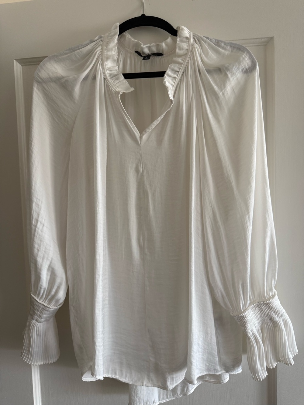 Simply Vera Vera Wang White Ruffled V-Neck Blouse and ruffled sleeve cap